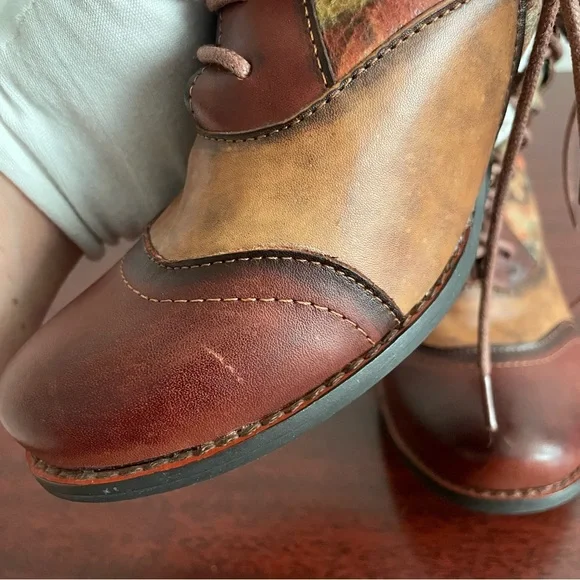 NWOT L’Artiste Charming Genuine Leather Floral Lace Heeled Booties Wearable Art - Picture 9 of 11